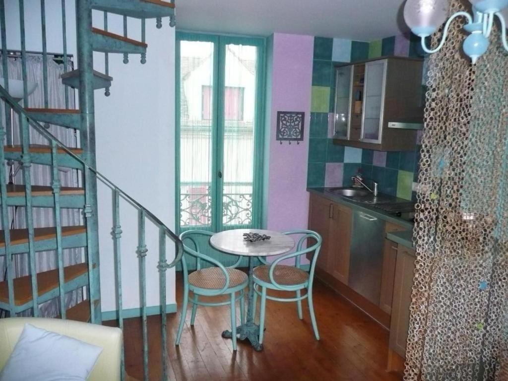 Gite Milly - 2 Studios En Coeur De Ville Eksteriør billede