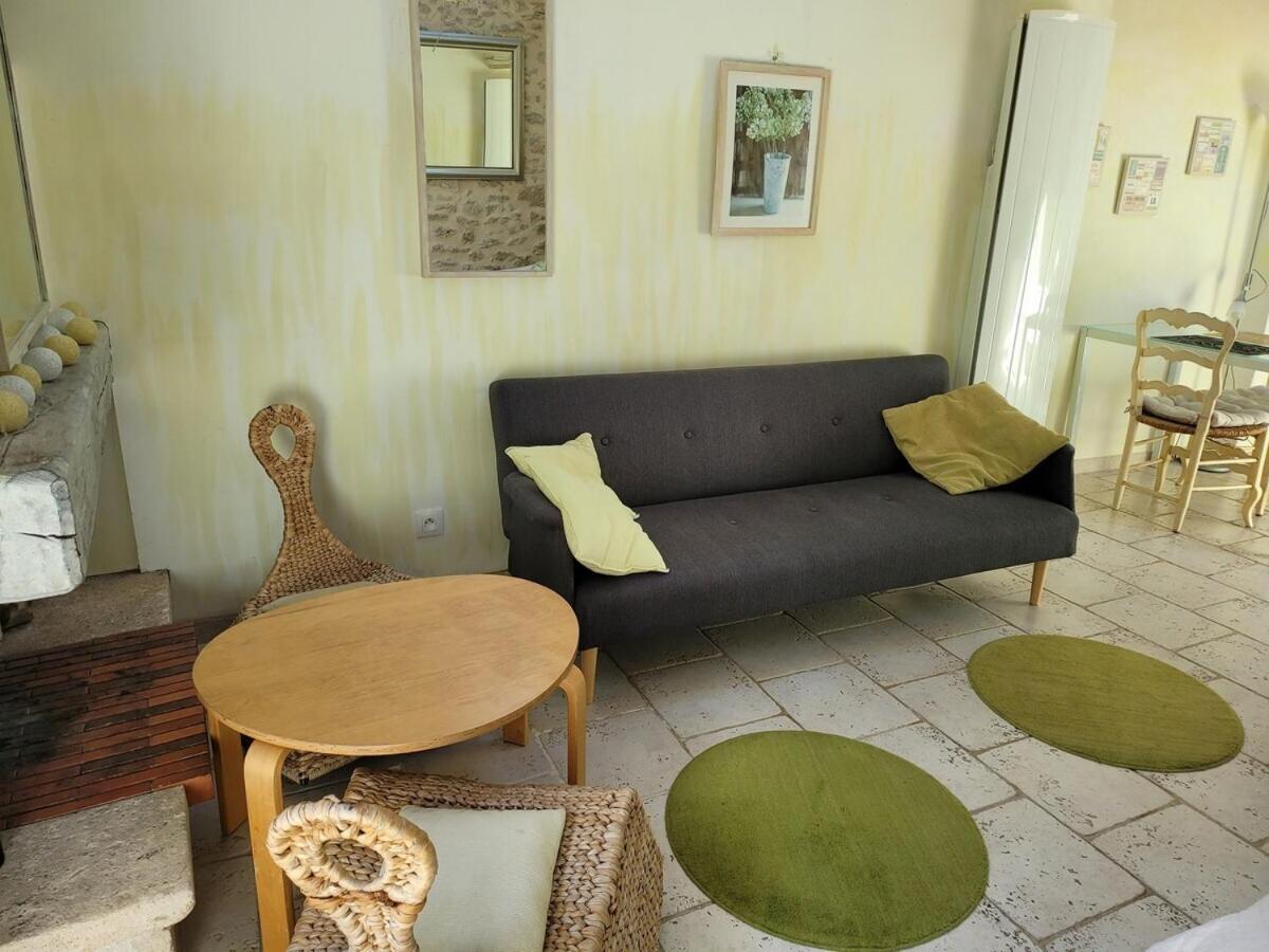 Gite Milly - 2 Studios En Coeur De Ville Værelse billede
